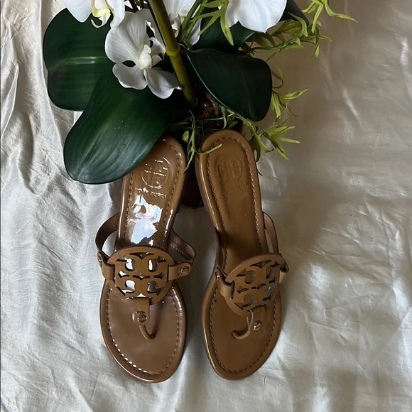 Tory Burch Miller Sandal Thong Patent Calf Leather Sandals Tan - Picture 9 of 11